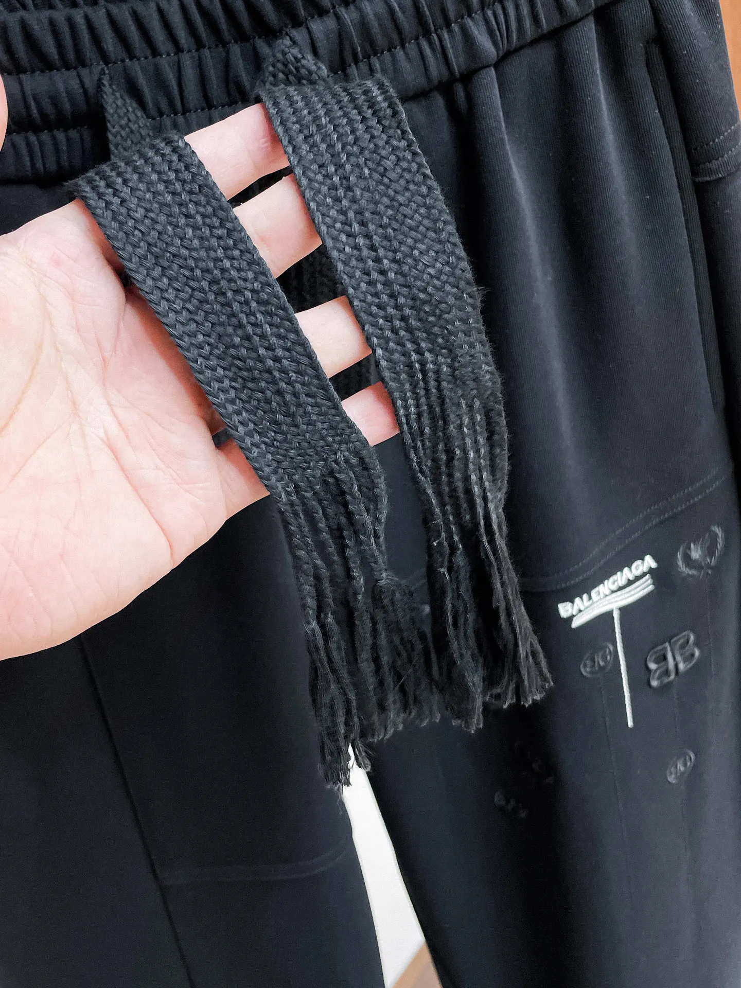 Balenciaga [High Version] 2026 Autumn and Winter latest products, available at counters at the same time, Original product, fashionable casual trousers and casual trousers, using imported original fabrics, top-grade embroidery 🪡 craft letter pattern logo, original hardware accessories decoration, simple yet fashionable, fashionable and handsome upper body, Sizes: M-3XL
